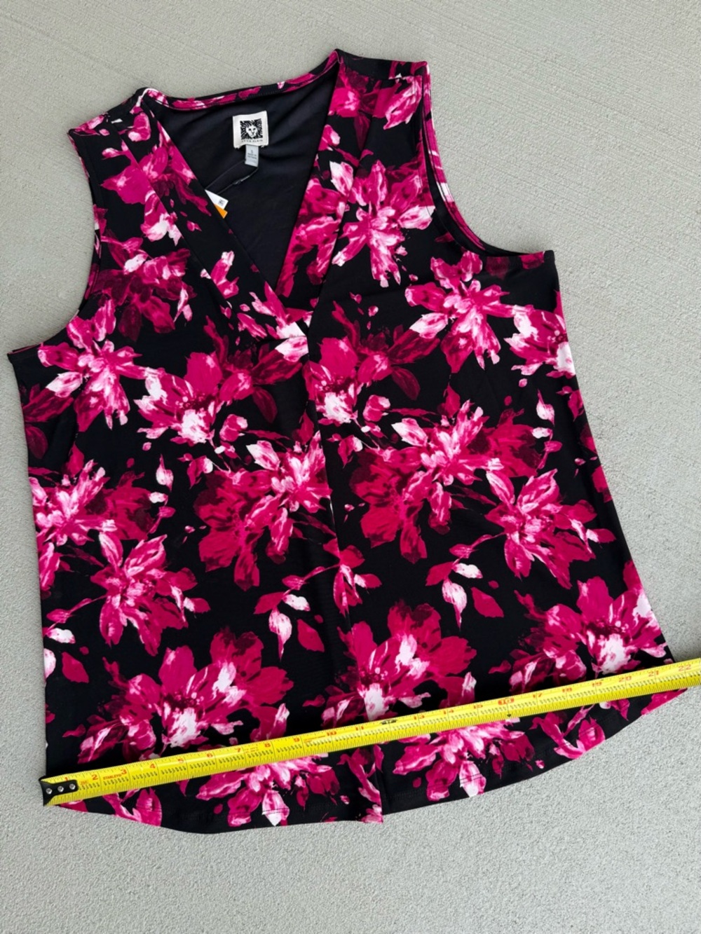 NEW Anne Klein Sleeveless Floral V-Neck Top Fuchsia Pink Black White Size Small - Picture 9 of 10